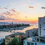 Sea View Apartment In The City Center With Free Parking